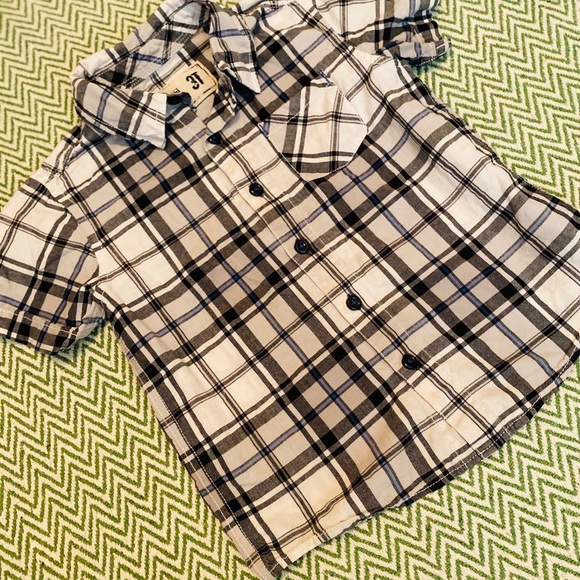 4/$25 Utility button down top boys 3t - Picture 2 of 5